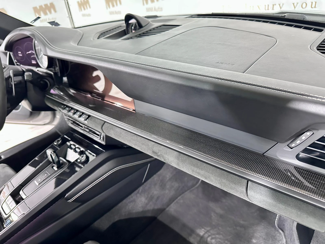 Porsche 911 Carrera 4 GTS* Carbon* Lift* SportChrono* BOSE - автомобили, коли, обяви за нови и употребявани 8