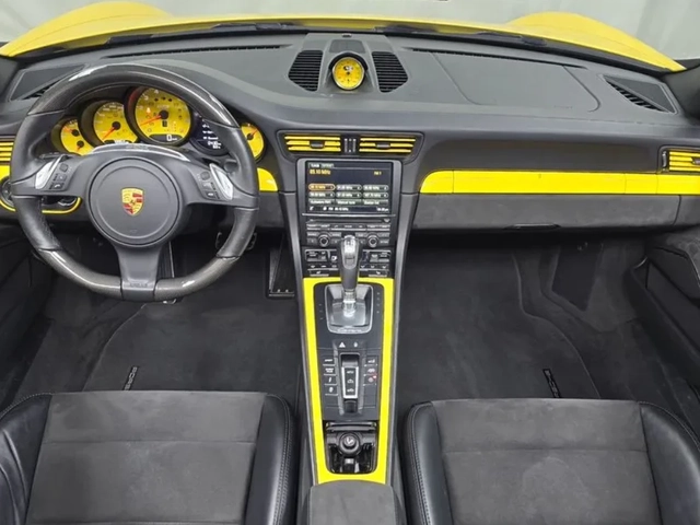 Porsche 911 CARRERA 4 GTS 991 | RACING YELLOW - автомобили, коли, обяви за нови и употребявани 10
