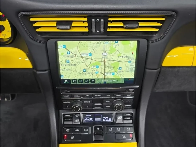 Porsche 911 CARRERA 4 GTS 991 | RACING YELLOW - автомобили, коли, обяви за нови и употребявани 13