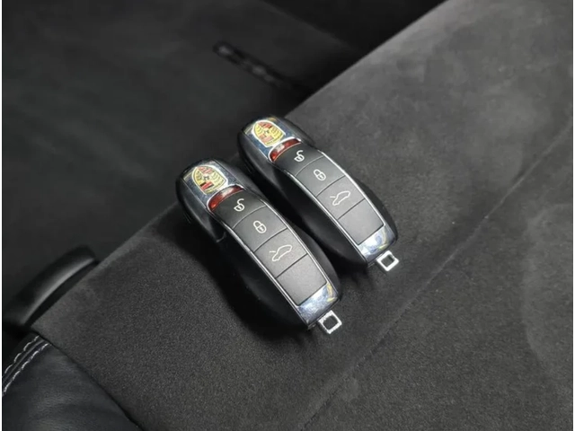 Porsche 911 CARRERA 4 GTS 991 | RACING YELLOW - автомобили, коли, обяви за нови и употребявани 15