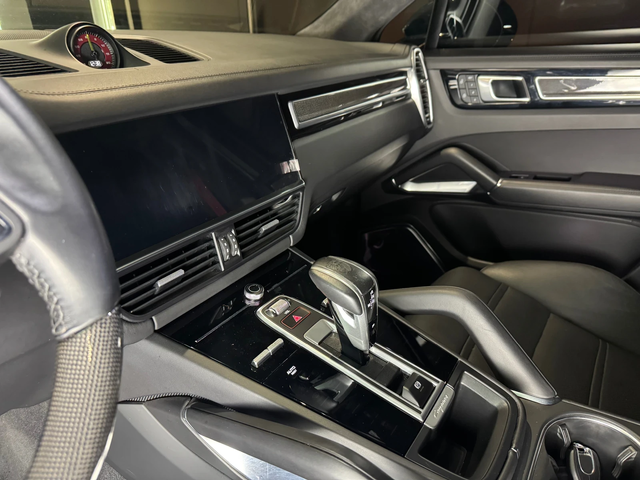 Porsche Cayenne Turbo S - автомобили, коли, обяви за нови и употребявани 13