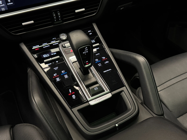 Porsche Cayenne E-Hybrid* Burmester* Sport Chrono* Pano - автомобили, коли, обяви за нови и употребявани 11