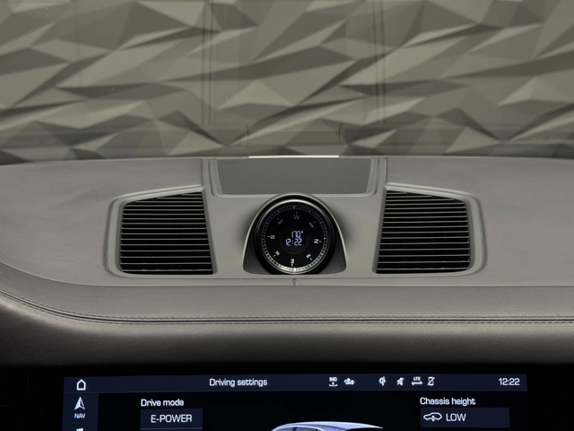 Porsche Cayenne E-Hybrid* Burmester* Sport Chrono* Pano - автомобили, коли, обяви за нови и употребявани 14