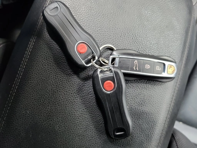 Porsche Cayenne * E Hybrid AWD * CARFAX * ЦЕНА ДО БГ - автомобили, коли, обяви за нови и употребявани 9