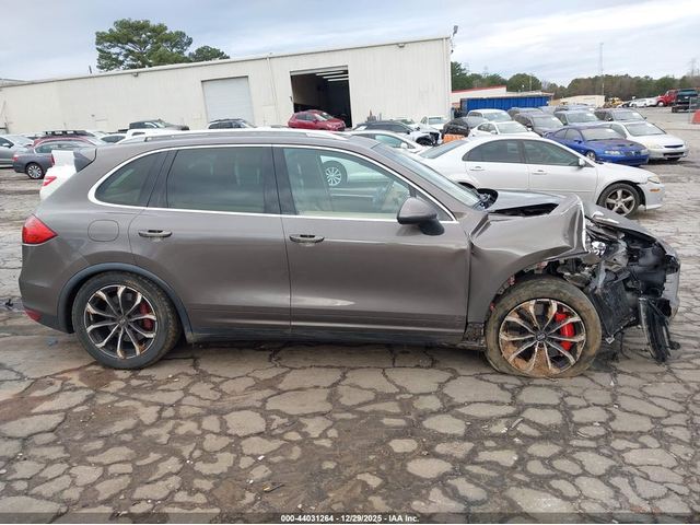 Porsche Cayenne 4.8L V-8 DI, DOHC, VVT, TURBO, 500HP All Wheel Drive - автомобили, коли, обяви за нови и употребявани 12