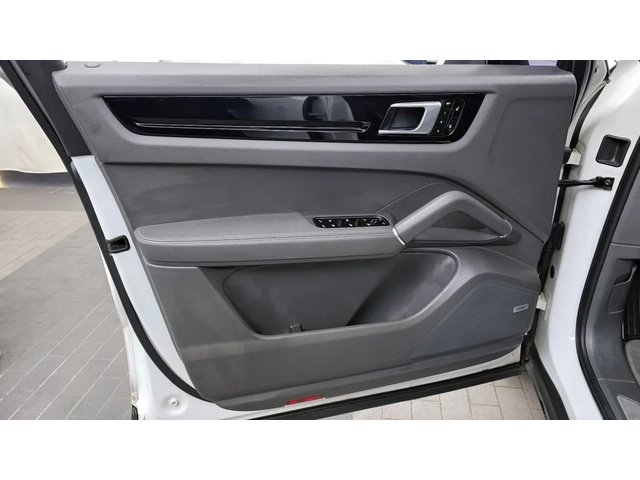 Porsche Cayenne 3.0 / ОБДУХ / PDCC / BOSE / PANO - автомобили, коли, обяви за нови и употребявани 11