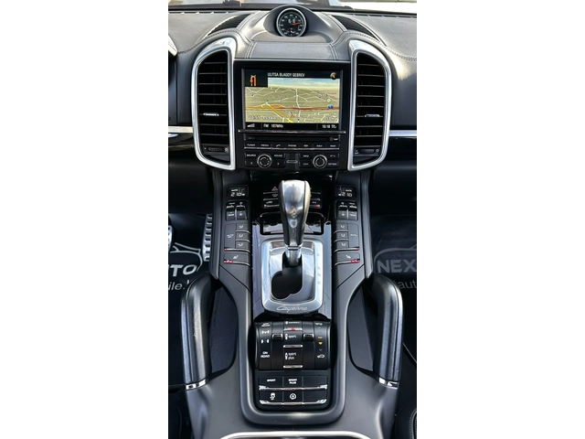 Porsche Cayenne S 4.2D 385HP V8 360'CAM DISTRONIC BOSE - автомобили, коли, обяви за нови и употребявани 9