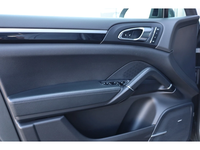 Porsche Cayenne GTS OPTIC* HD MATRIX LIGTS* BOSE* PANO* - автомобили, коли, обяви за нови и употребявани 13
