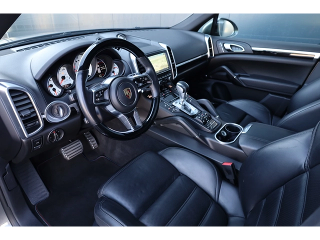 Porsche Cayenne GTS OPTIC* HD MATRIX LIGTS* BOSE* PANO* - автомобили, коли, обяви за нови и употребявани 8