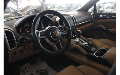 porsche-cayenne-sport-chrono-obduvhane-panorama-sideassist-bose - 5