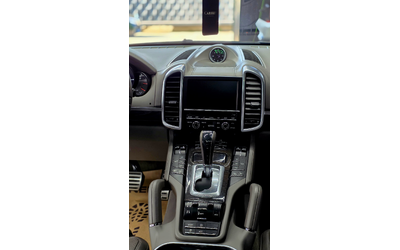 Porsche Cayenne Turbo / Keyless / Burmester / Distronic / FULL - автомобили, коли, обяви за нови и употребявани 12
