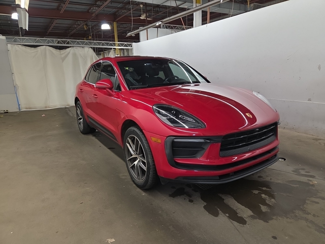 Porsche Macan 2L 4cyl AWD - автомобили, коли, обяви за нови и употребявани 1