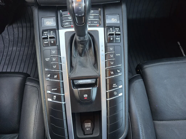 Porsche Macan S* PREMIUM PLUS PKG* PANO* AWD* - автомобили, коли, обяви за нови и употребявани 12