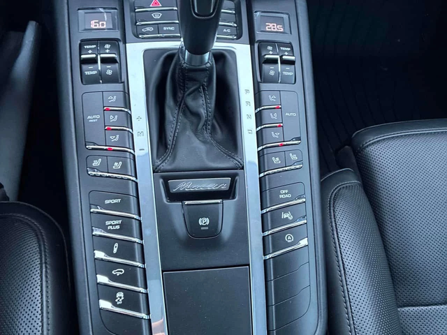 Porsche Macan * Turbo * CARBON* ОБУДХВАНЕ* BOSE* - автомобили, коли, обяви за нови и употребявани 13