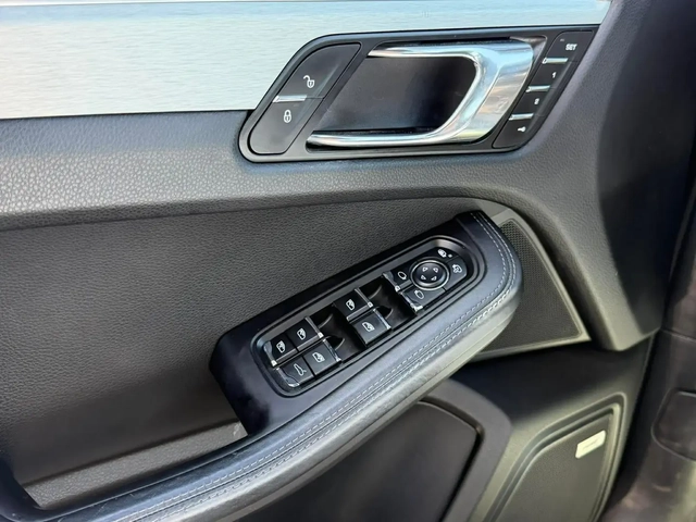 Porsche Macan TURBO AWD V6 - автомобили, коли, обяви за нови и употребявани 10
