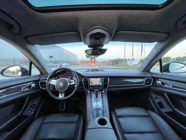 Porsche Panamera Turbo - автомобили, коли, обяви за нови и употребявани 9