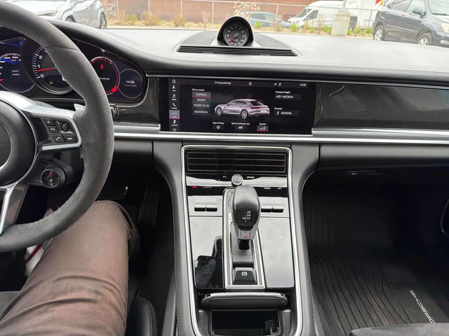Porsche Panamera * GTS * CARFAX * BOSE * DISTRONIC * 360 - автомобили, коли, обяви за нови и употребявани 8