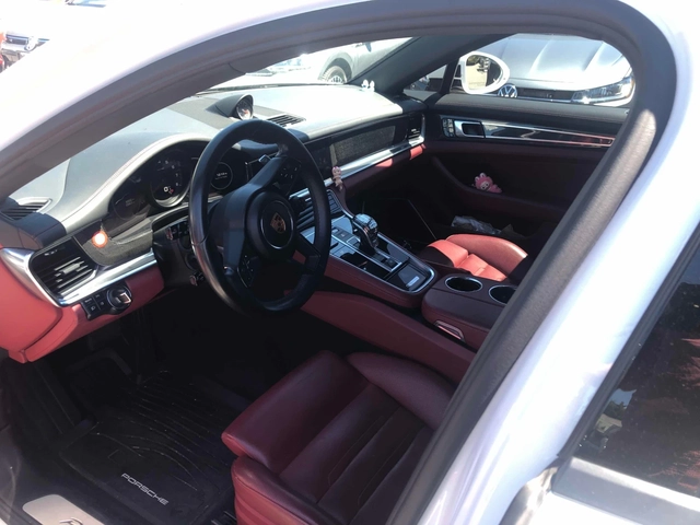 Porsche Panamera CARFAX - автомобили, коли, обяви за нови и употребявани 4