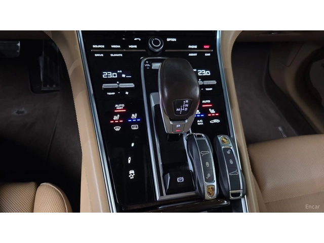 Porsche Panamera 4.0 Turbo* КОЖА* ОБДУХВ* НАВИ* 360 - автомобили, коли, обяви за нови и употребявани 7