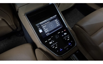 Porsche Panamera 3.0 AWD - автомобили, коли, обяви за нови и употребявани 13