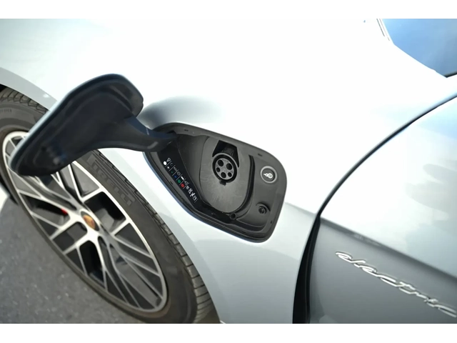 Porsche Taycan 4S| EXTENDED RANGE BATTERY* BOSE* ОБДУХ - автомобили, коли, обяви за нови и употребявани 6