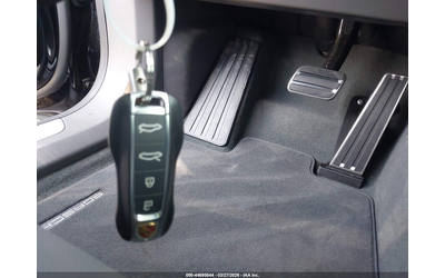 Porsche Taycan ELECTRIC All Wheel Drive - автомобили, коли, обяви за нови и употребявани 10