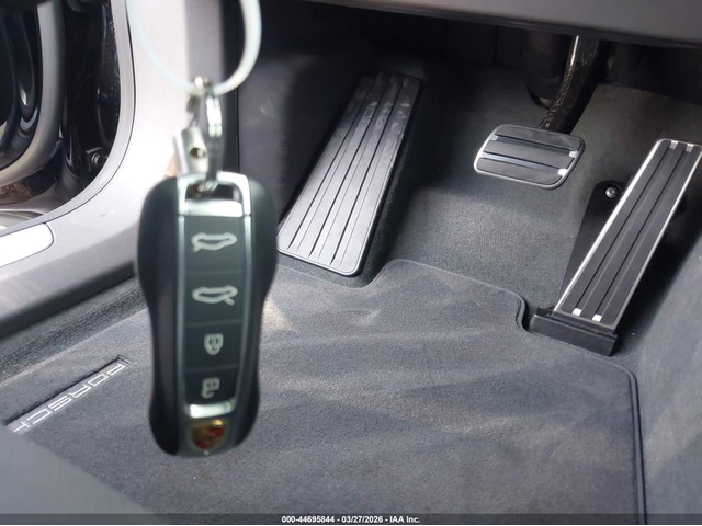 Porsche Taycan ELECTRIC All Wheel Drive - автомобили, коли, обяви за нови и употребявани 10