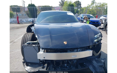 Porsche Taycan ELECTRIC All Wheel Drive - автомобили, коли, обяви за нови и употребявани 12