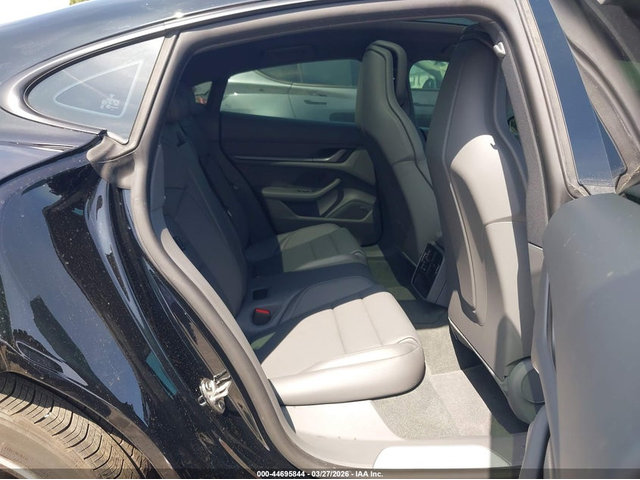 Porsche Taycan ELECTRIC All Wheel Drive - автомобили, коли, обяви за нови и употребявани 7