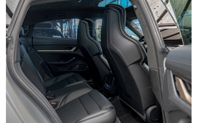 Porsche Taycan Turbo S PCCB/PDLS+/Burmester 3D/ - автомобили, коли, обяви за нови и употребявани 8