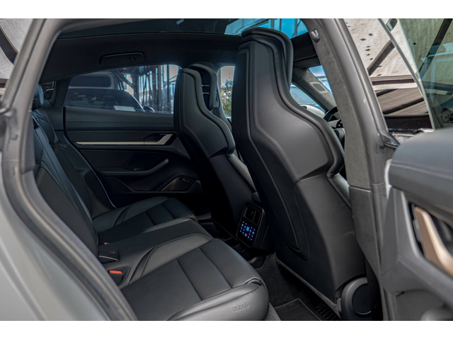 Porsche Taycan Turbo S PCCB/PDLS+/Burmester 3D/ - автомобили, коли, обяви за нови и употребявани 8