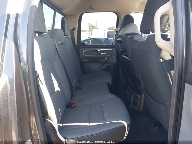 RAM 1500 3.6L V-6 DOHC, VVT, 305HP 4X2 Drive - автомобили, коли, обяви за нови и употребявани 7