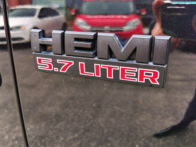 RAM 1500 | 5.7L HEMI | 56K | Carven Exhaust | No Accident | 4x4 - автомобили, коли, обяви за нови и употребявани 9