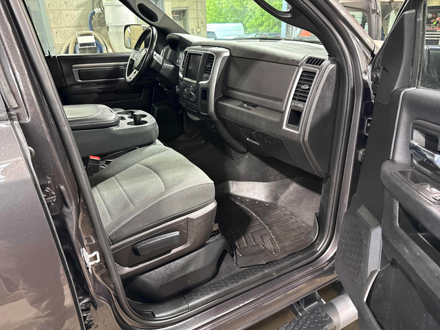 RAM 1500 CLASSIC 5.7L 8cyl 4WD - автомобили, коли, обяви за нови и употребявани 13