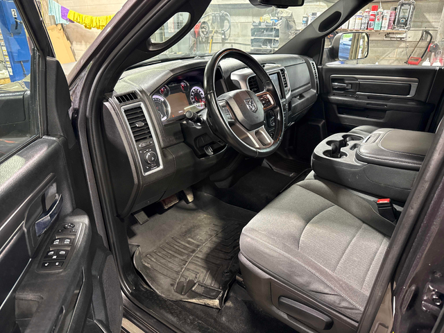 RAM 1500 CLASSIC 5.7L 8cyl 4WD - автомобили, коли, обяви за нови и употребявани 4