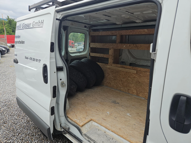 Renault 30 Renault Trafic 2.0tdi/115k.c - автомобили, коли, обяви за нови и употребявани 10