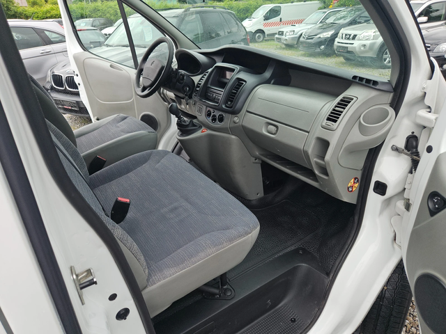 Renault 30 Renault Trafic 2.0tdi/115k.c - автомобили, коли, обяви за нови и употребявани 11