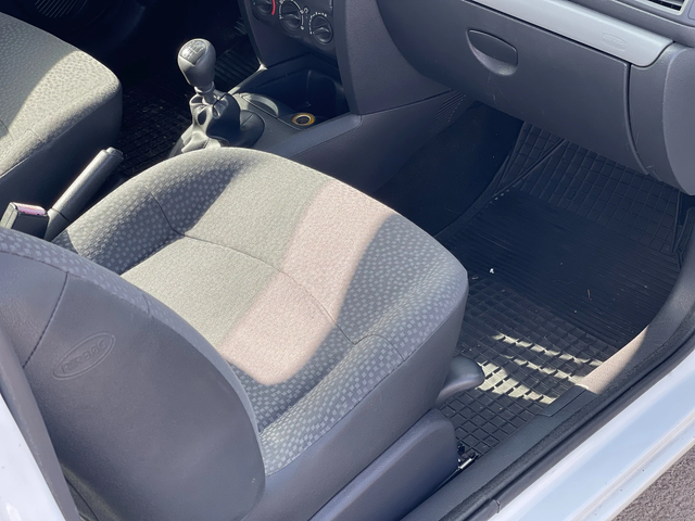 Renault Clio 1.2i - автомобили, коли, обяви за нови и употребявани 13