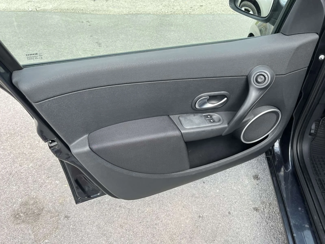 Renault Clio 1.2I 75кс EURO 4 КЛИМАТИК - автомобили, коли, обяви за нови и употребявани 6