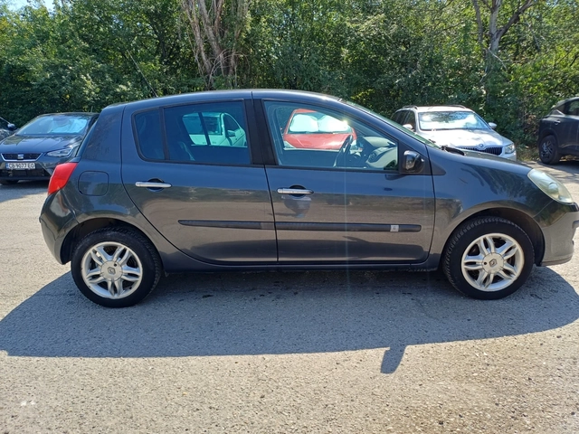 Renault Clio 1.2i  R - автомобили, коли, обяви за нови и употребявани 3