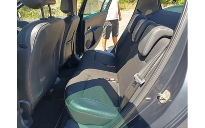 Renault Clio 1.2i  R - автомобили, коли, обяви за нови и употребявани 9