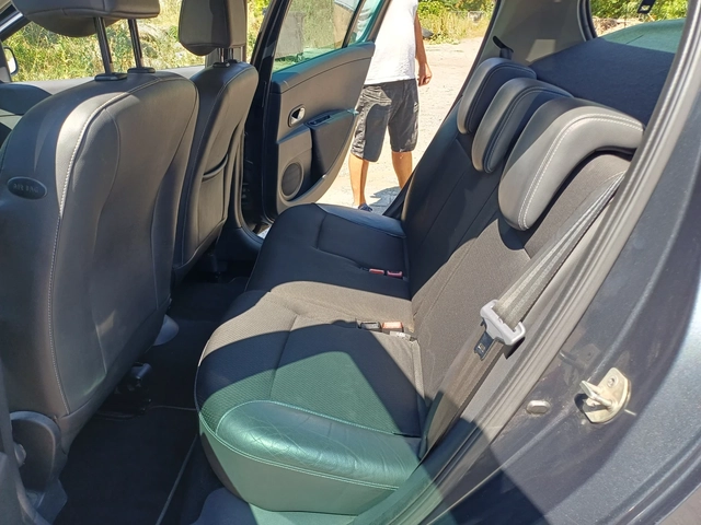 Renault Clio 1.2i  R - автомобили, коли, обяви за нови и употребявани 9