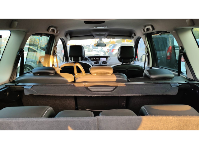 Renault Grand Scenic - автомобили, коли, обяви за нови и употребявани 12
