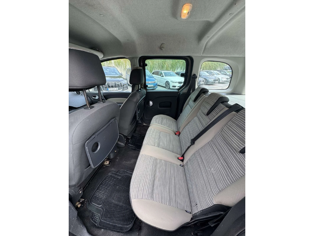 Renault Kangoo - автомобили, коли, обяви за нови и употребявани 8