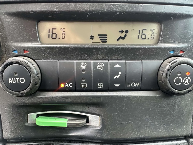 Renault Laguna - автомобили, коли, обяви за нови и употребявани 11