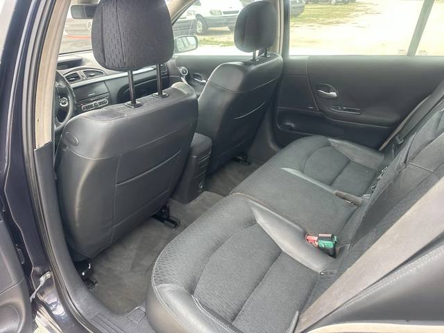 Renault Laguna - автомобили, коли, обяви за нови и употребявани 9