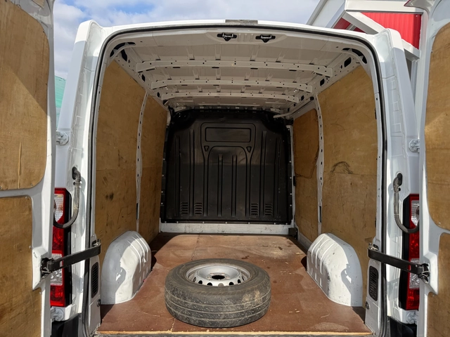 Renault Master 2.3 - автомобили, коли, обяви за нови и употребявани 10