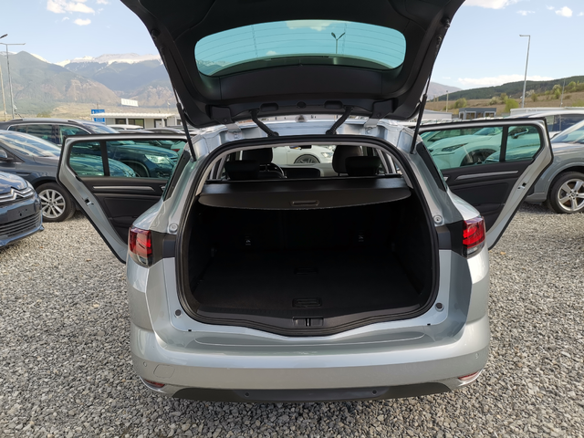 Renault Megane 1.5dCi A E6D - автомобили, коли, обяви за нови и употребявани 9