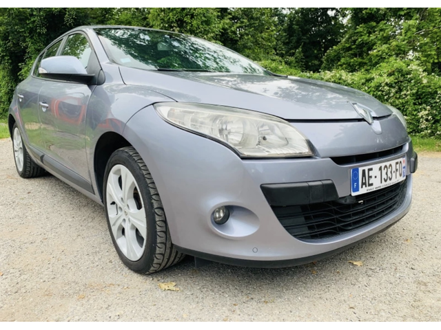 Renault Megane 1.6 i - автомобили, коли, обяви за нови и употребявани 0