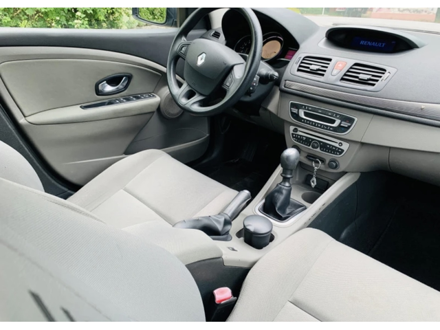 Renault Megane 1.6 i - автомобили, коли, обяви за нови и употребявани 11